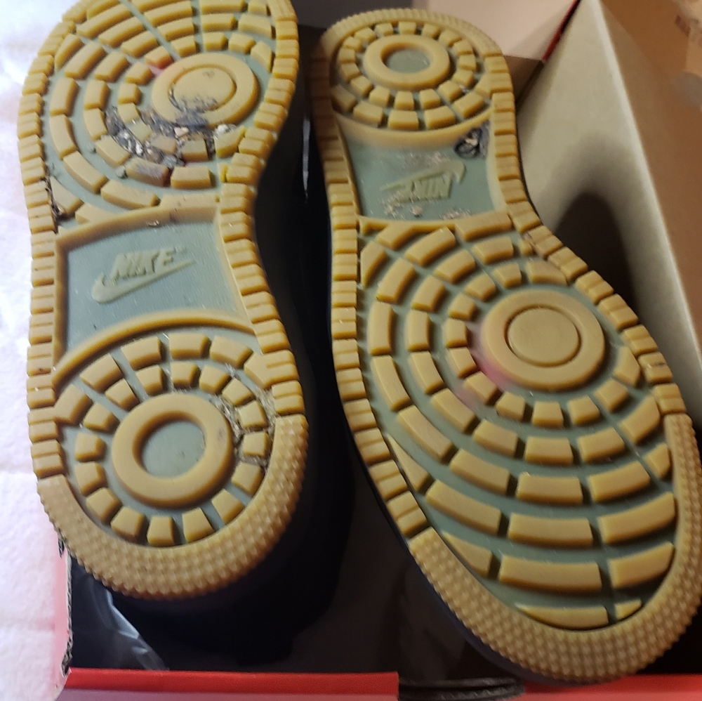 Shoe - Picture 2 of 4